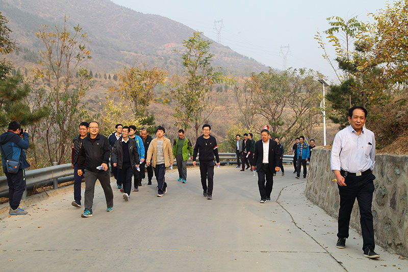 登山望天阔，俯首看九霄  ——拓朴设计管理团队秋季登山活动正文图片 5